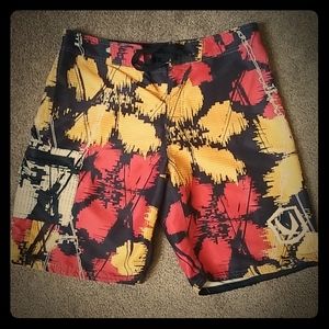 L abstract floral board shorts / swim shorts, L